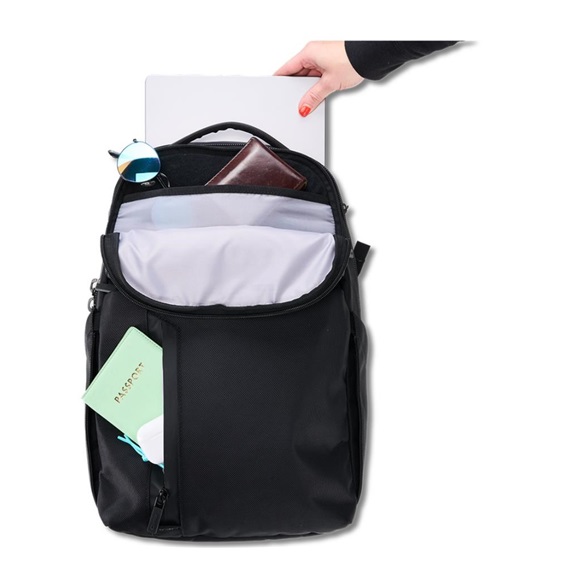 Ogio Pace Pro 20L Rucksack, schwarz