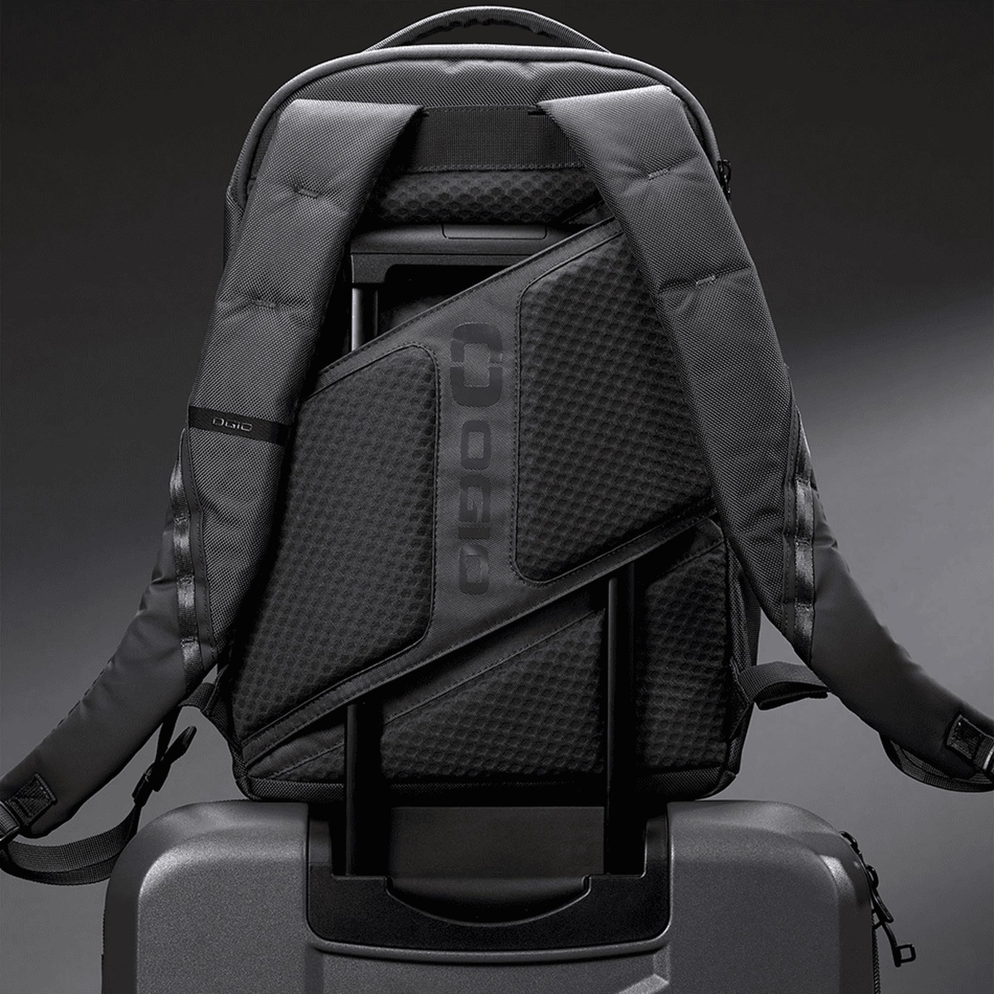 Ogio Pace Pro 20L Backpack Rucksack, grey pinstripe