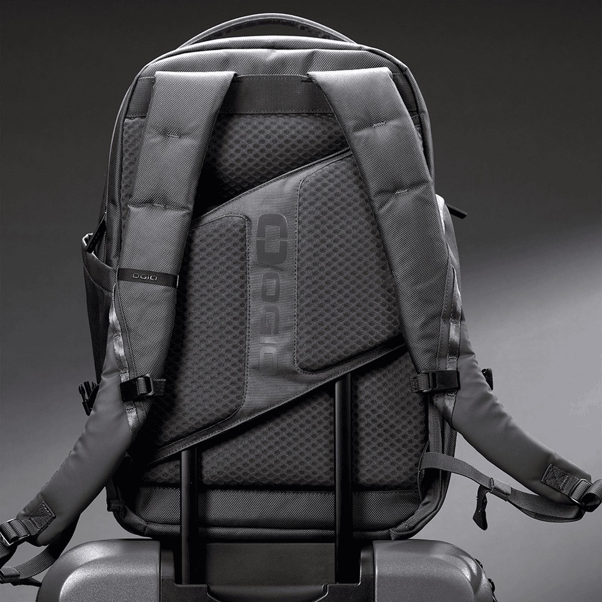 Ogio Pace Pro 25L Backpack Rucksack, grey pinstripe