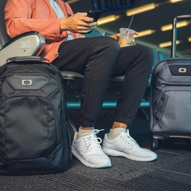 Ogio Renegade 22" 4-Wheel Travel 33L Reisetasche, titanium