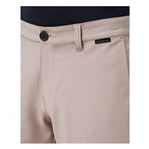 Travis Mathew Wanderlust Herren Shorts, khaki