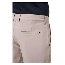 Travis Mathew Wanderlust Herren Shorts, khaki