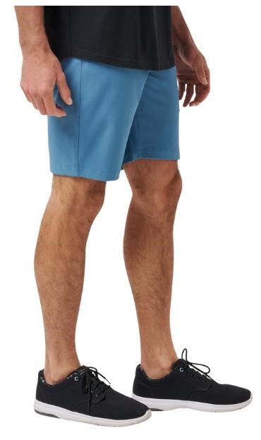 Travis Mathew Wanderlust Herren Shorts, copen blue
