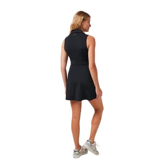 Travis Mathew Moveknit Sleeveless Polo Golfkleid, schwarz