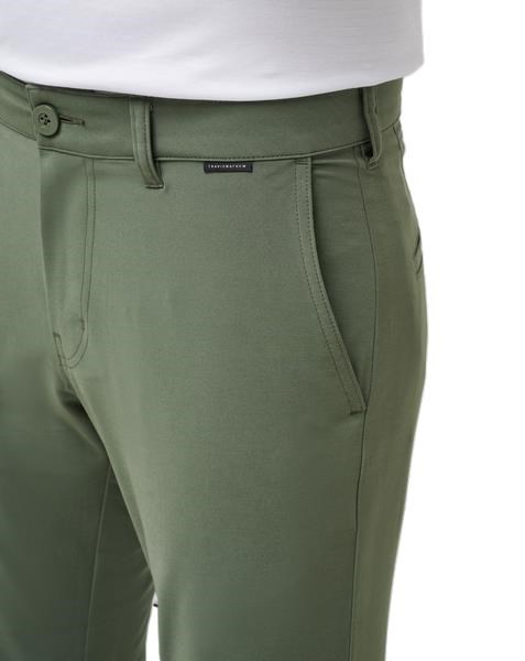 Travis Mathew Open To Close Tech Chino Herren Hose, thyme