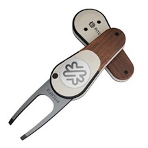 Pitchfix Woodie Pitchgabel mit Ballmarker, Walnut
