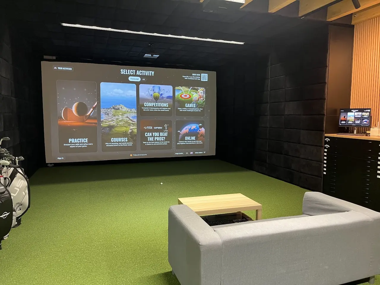 TrackMan-Simulator im Golfstudio