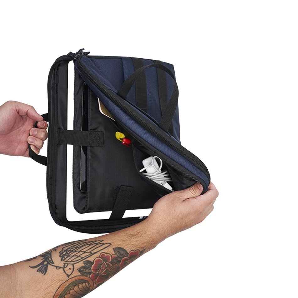 Ogio Pro 10L Brief Pack, schwarz
