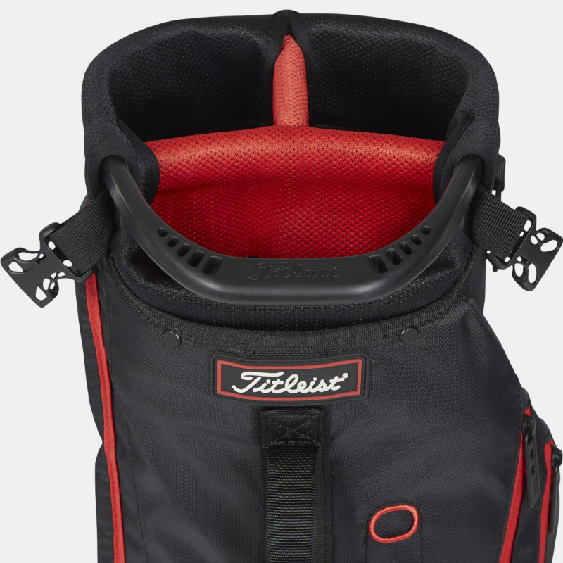 3-Fach-Top-Einteilung am Titleist Premium Carrybag