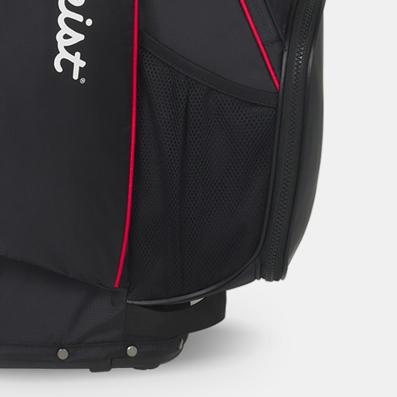 Außenliegendes Getränkefach aus Mesh am Titleist Players 4 Carbon Standbag