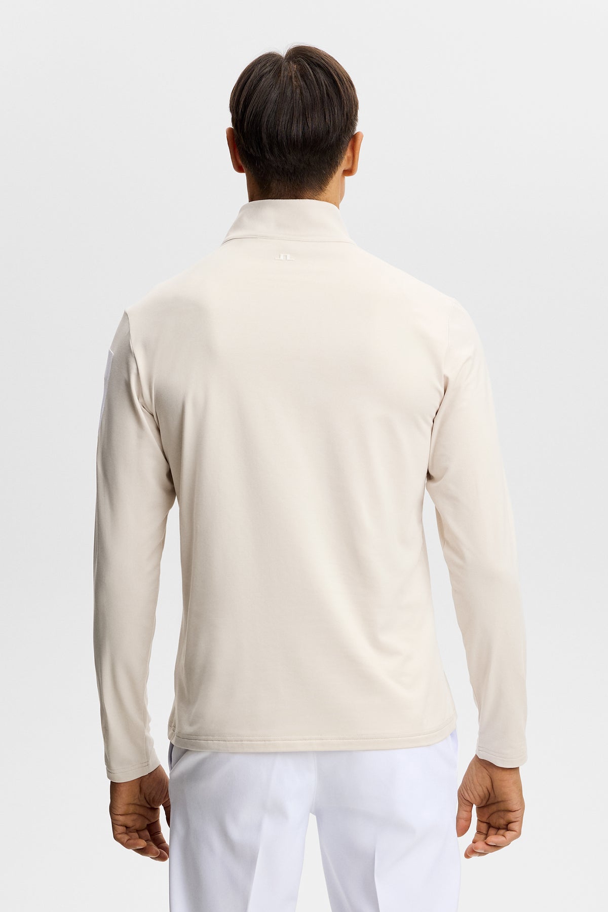 J.Lindeberg Keaton Quarter Zip Midlayer Moonbeam &ndash; Detailansicht gummierter &Auml;rmelprint und Halbrei&szlig;verschluss