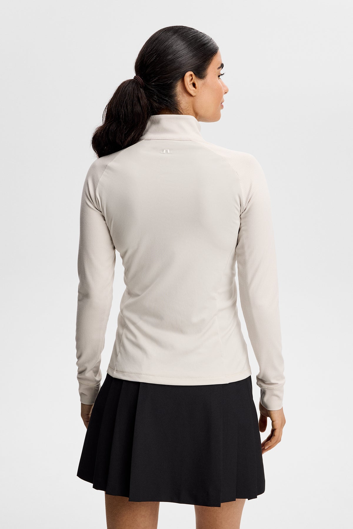 J.Lindeberg Mel Rib Mid Layer Moonbeam – Detailansicht Rei&szlig;verschluss vorn und N&auml;hte