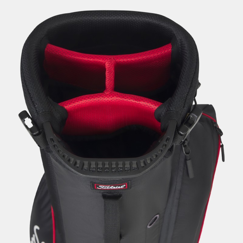 Detail des ultraleichten 4-Wege-Tops des Titleist Players 4 Carbon