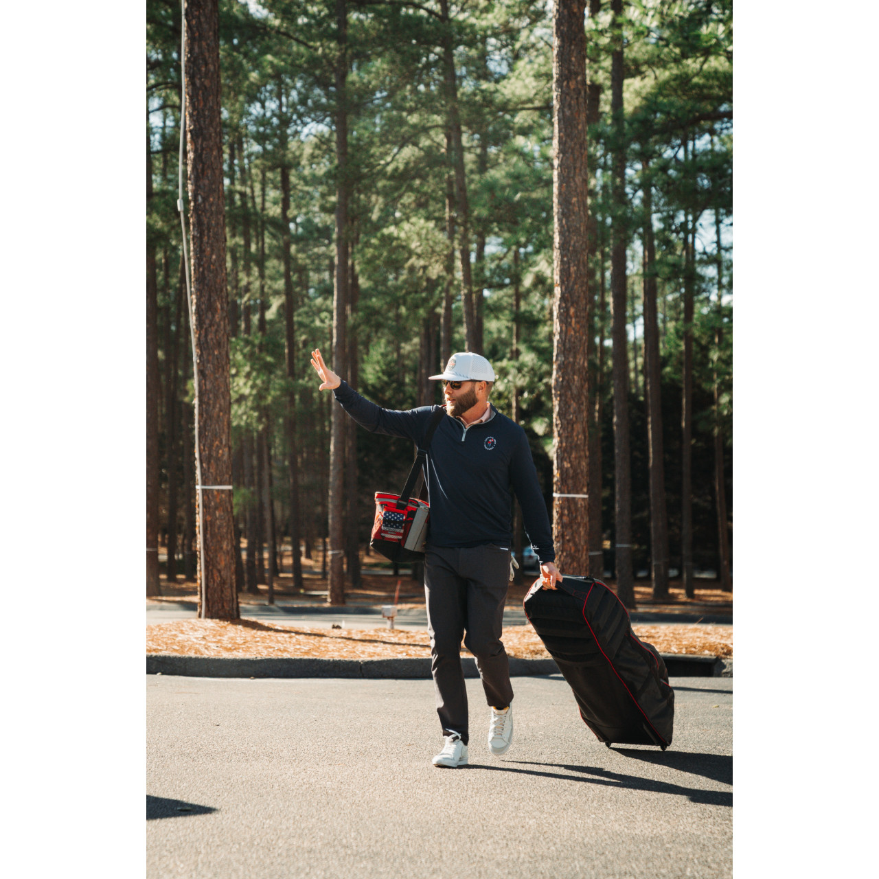 Bag Boy T-800 Travelcover Lifestyle-Aufnahme mit strapazierf&auml;higem 840D-Polyester-Au&szlig;enmaterial