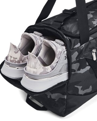 Zwei Wasserflaschen-Steckfächer an der Undeniable 5.0 Small Duffle Bag