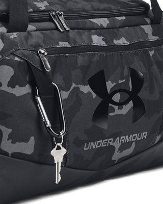 Vordere Reißverschluss-Organisationstasche mit Molle-Gurtband an der Undeniable 5.0 Small Duffle Bag