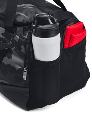 Große belüftete Schuh- und Wäschetasche an der Undeniable 5.0 Small Duffle Bag