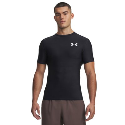Illustration der Under Armour Kompressionspassform an einem männlichen Torso