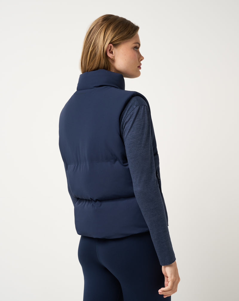 Travis Mathew Moontide Bonded Vest 2.0 – Detail der horizontalen, gebondeten Paneele