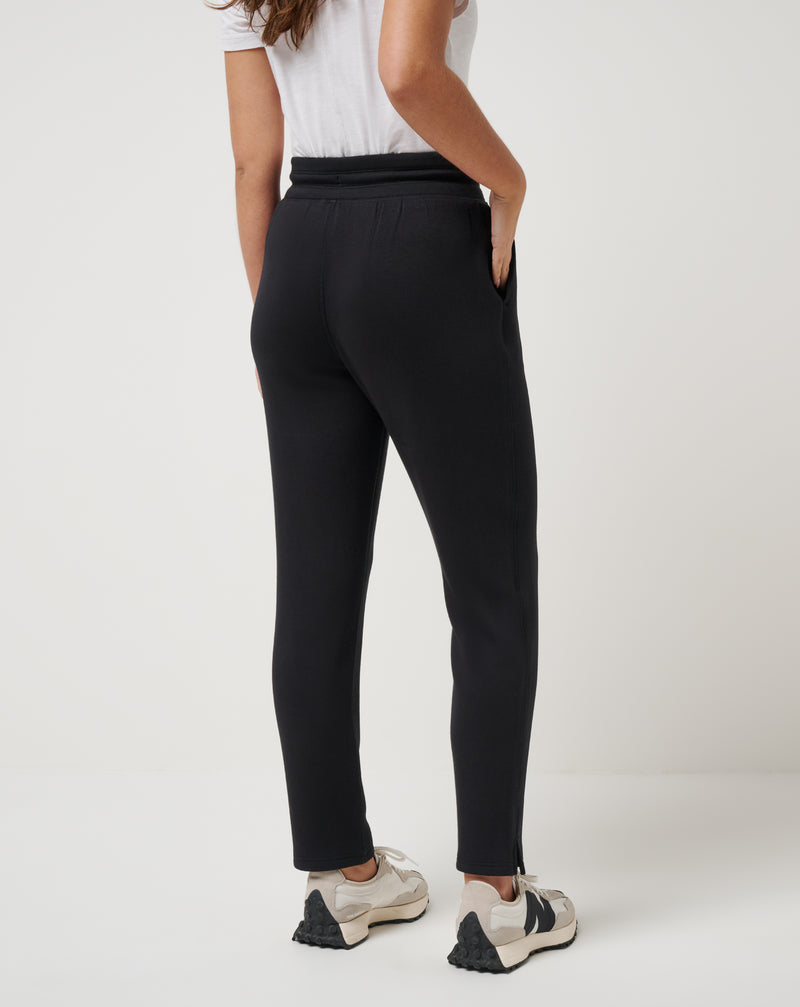 Travis Mathew Skyloft Soft Ankle Hose – Detail schmal zulaufende Passform