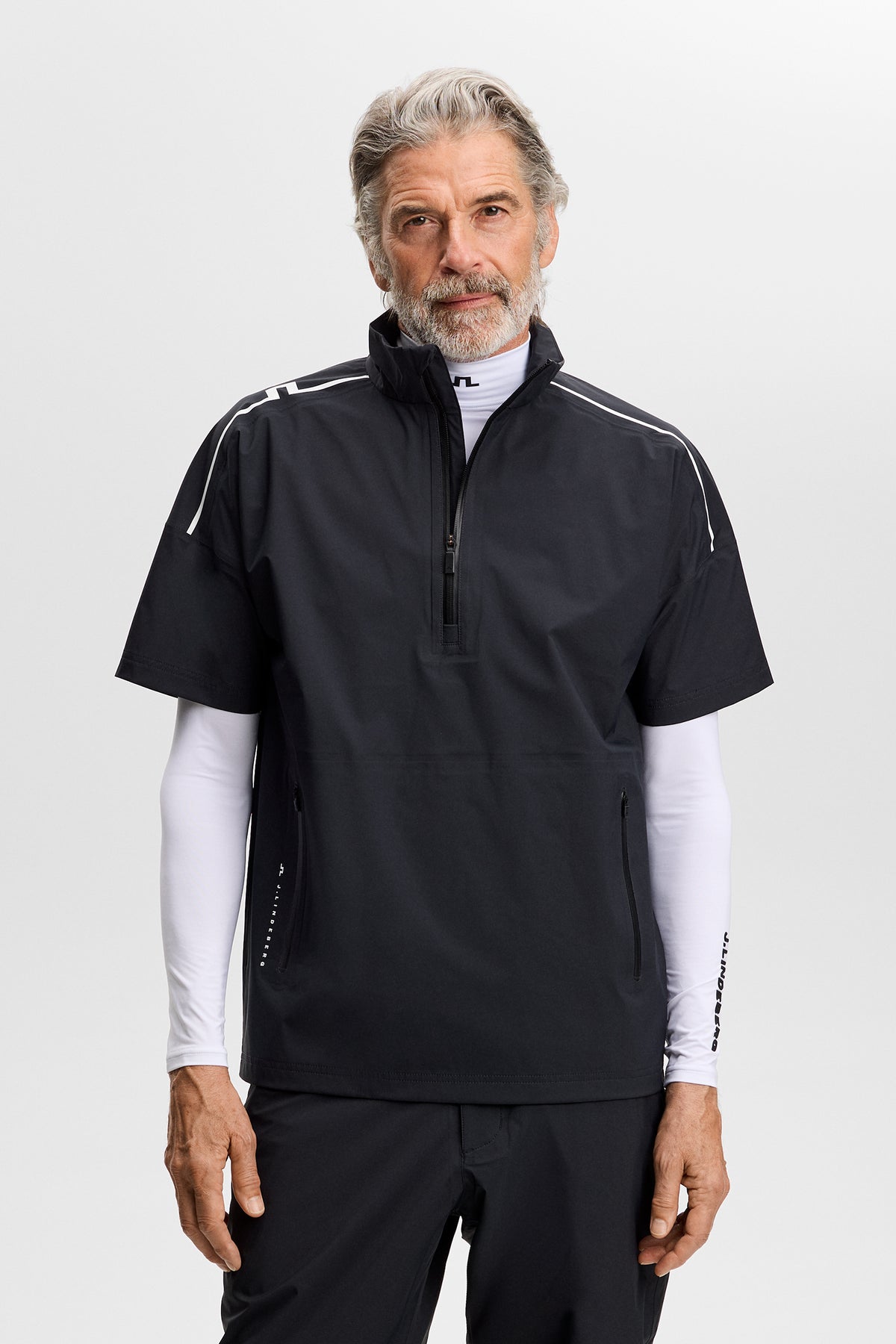 J.Lindeberg Shay Rain Shirt Black – Rückansicht mit JL Bridge Streifen an der Schulter