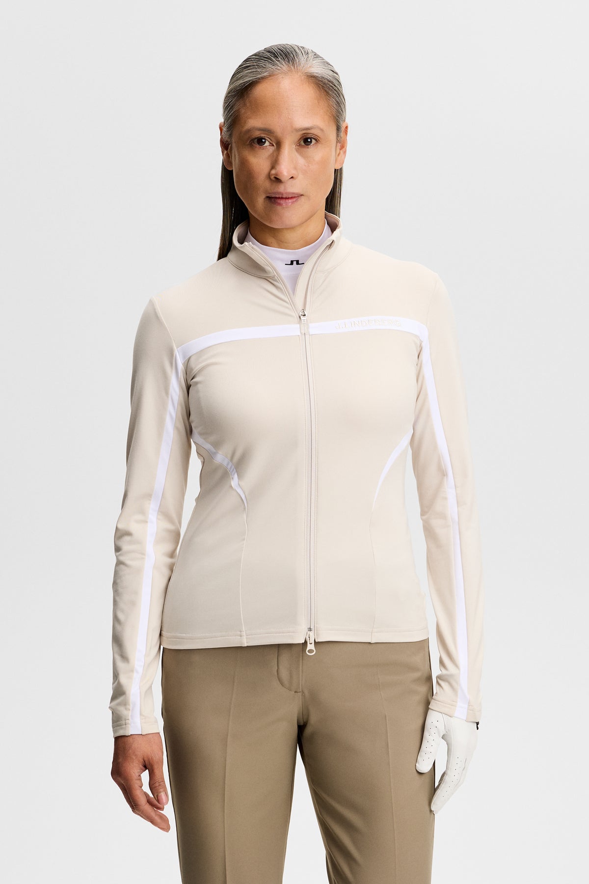 J.Lindeberg Janice Mid Layer Moonbeam – Vorderansicht zeigt Light Mid-Gewebe und Reißverschlussdetail