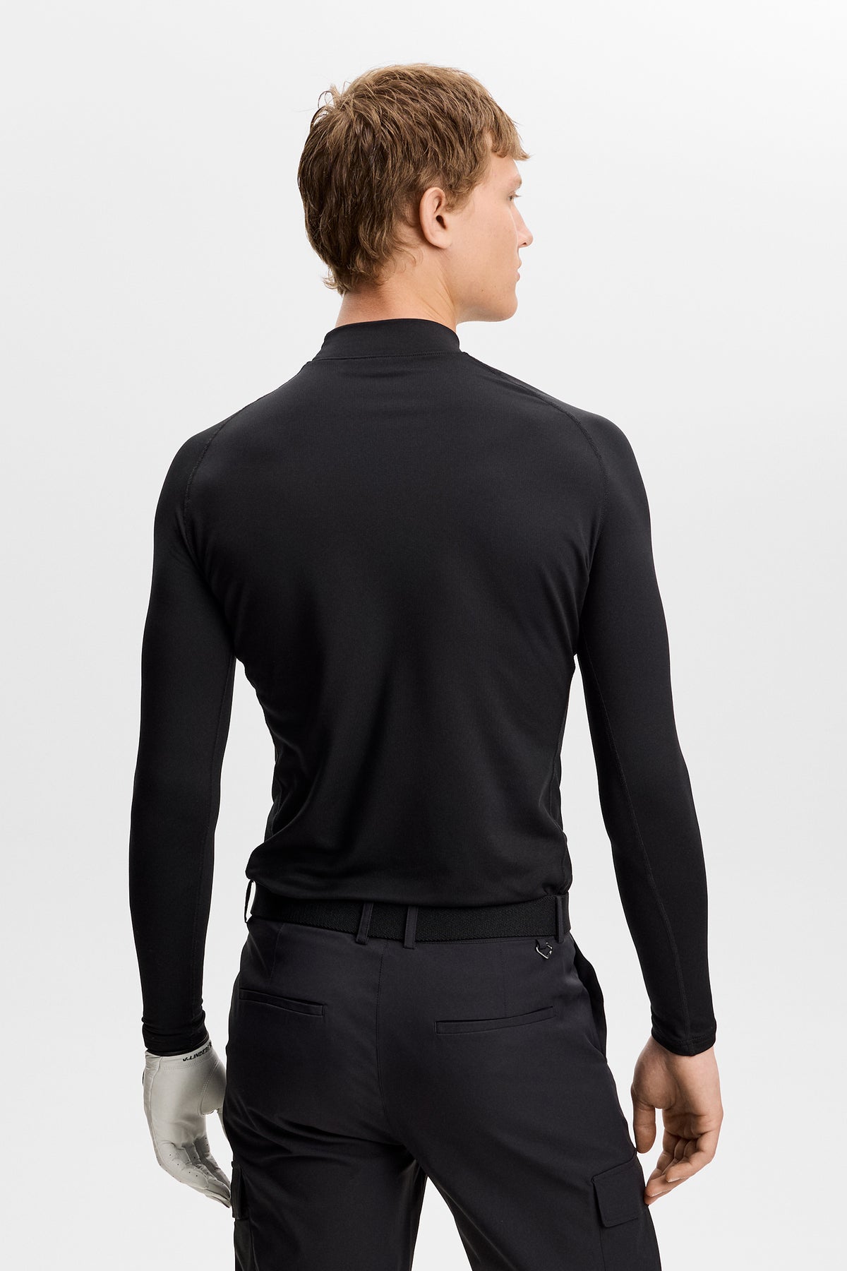 J.Lindeberg Ello Brushed Top Black – Detail des hohen Windschutzkragens