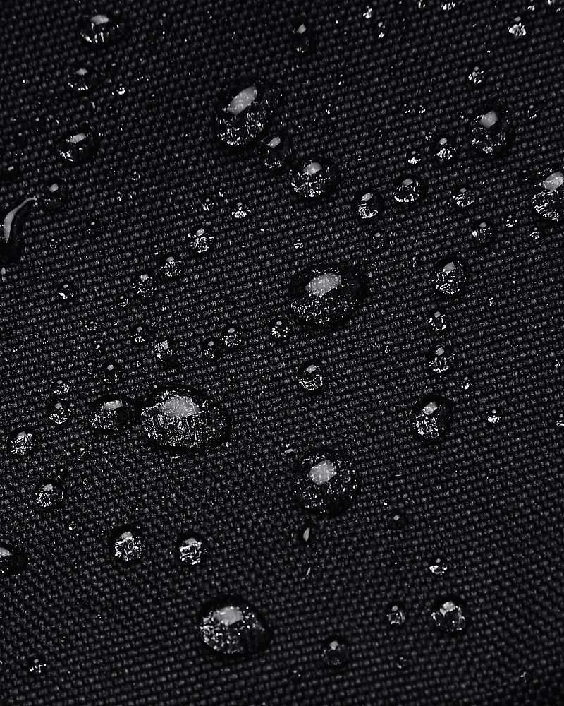 UA Storm wasserabweisende Technologie Detail auf UA Undeniable 5.0 XS Duffle