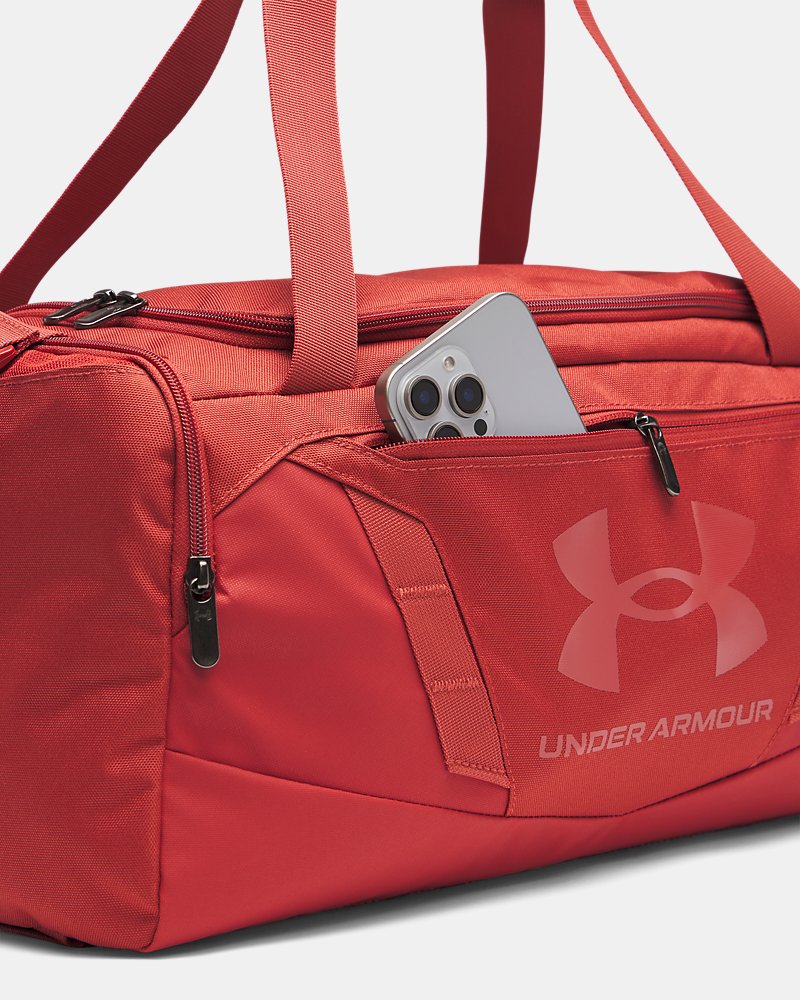 Detail der Vordertasche der UA Undeniable 5.0 XS Duffle
